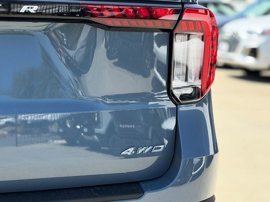 Used 2025 Ford Explorer - photo 19