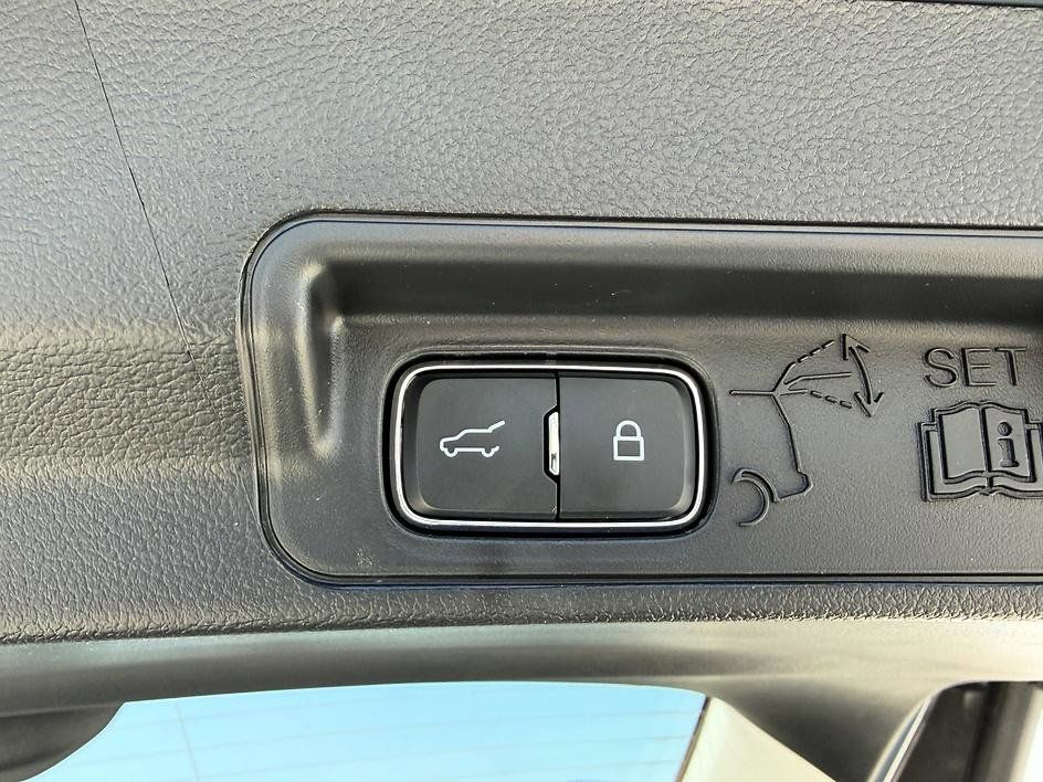 Used 2025 Ford Explorer - photo 21