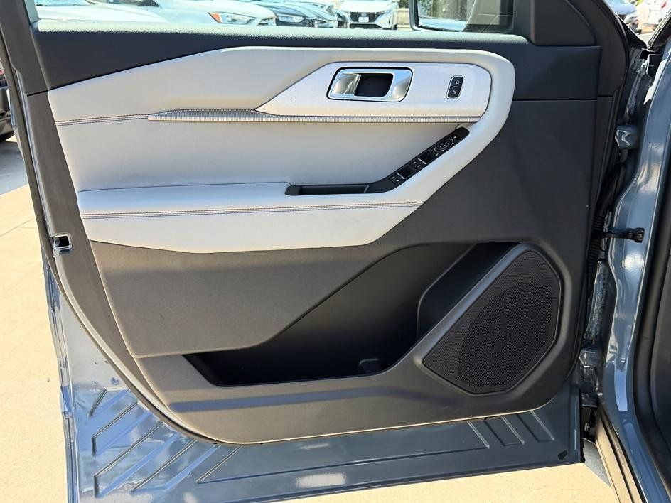 Used 2025 Ford Explorer - photo 24