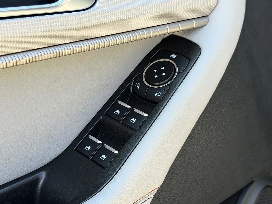 Used 2025 Ford Explorer - photo 25