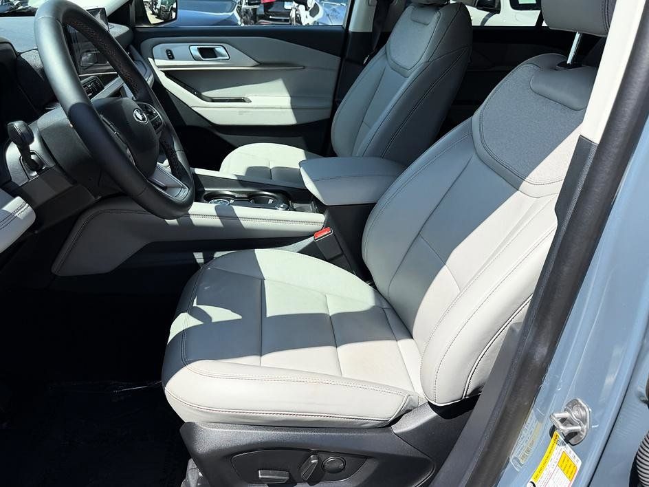 Used 2025 Ford Explorer - photo 26