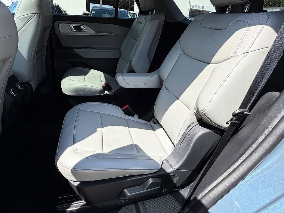 Used 2025 Ford Explorer - photo 40