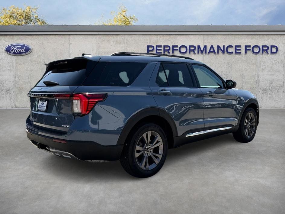 Used 2025 Ford Explorer - photo 9