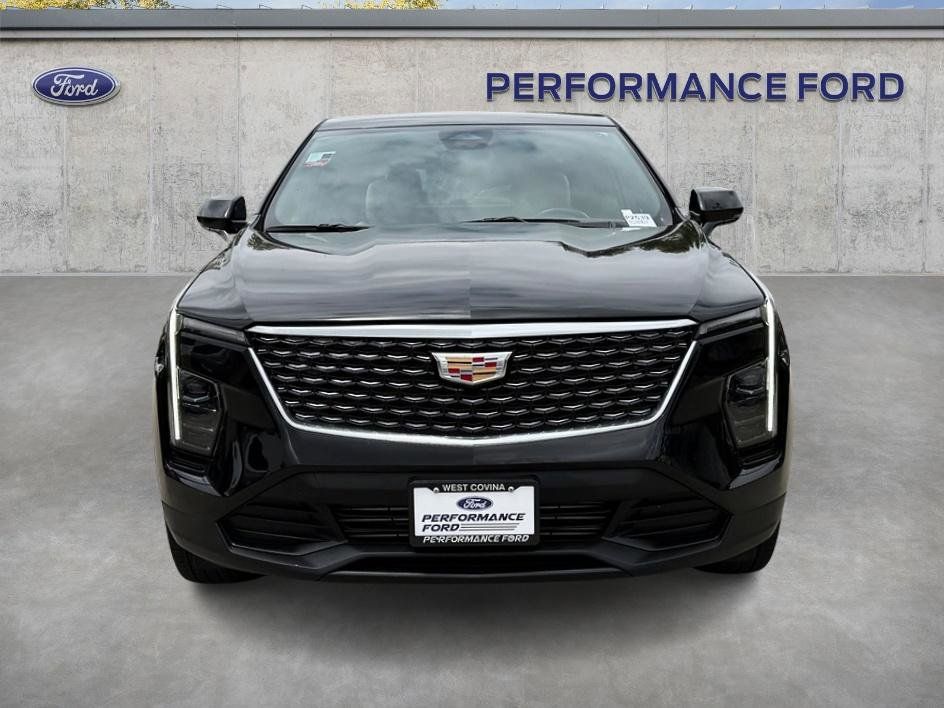 Used 2024 Cadillac XT4 - photo 6