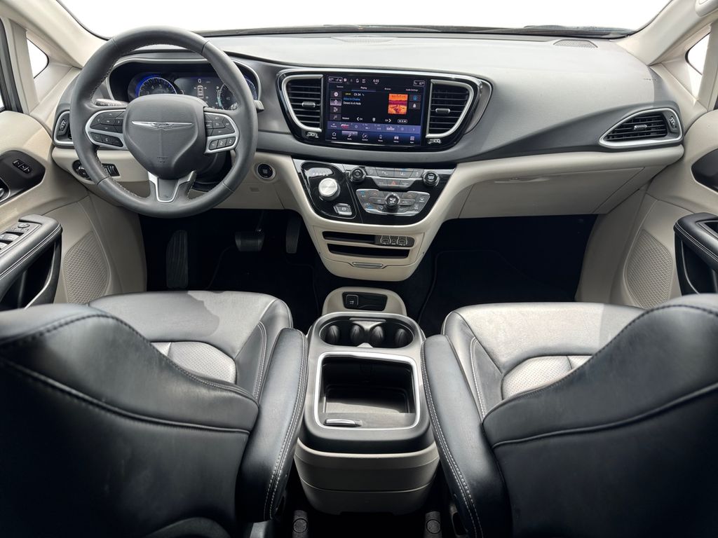 Used 2023 Chrysler Pacifica - photo 12