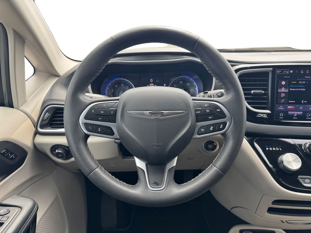 Used 2023 Chrysler Pacifica - photo 14