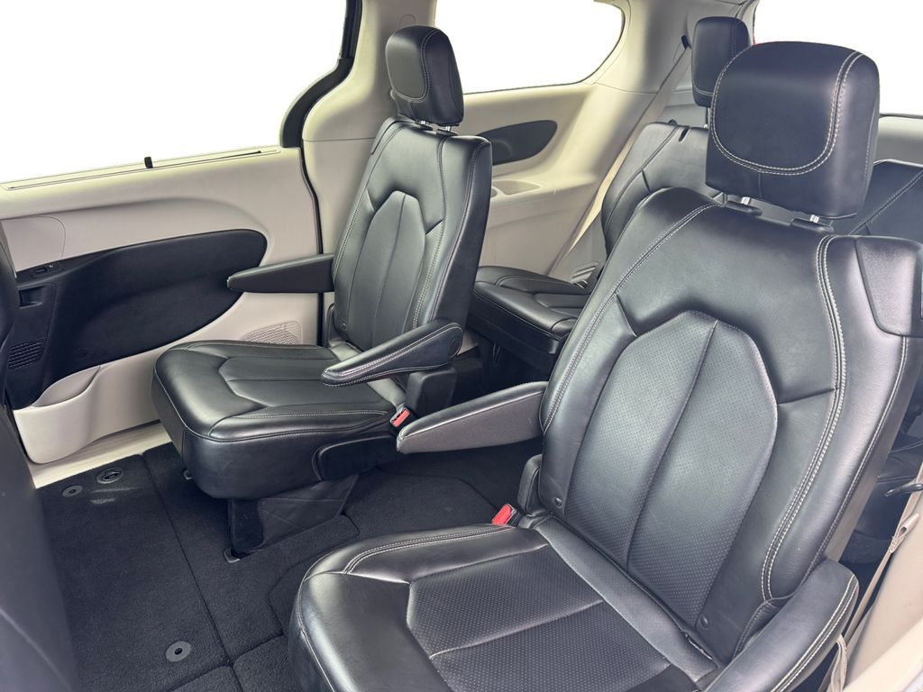 Used 2023 Chrysler Pacifica - photo 15