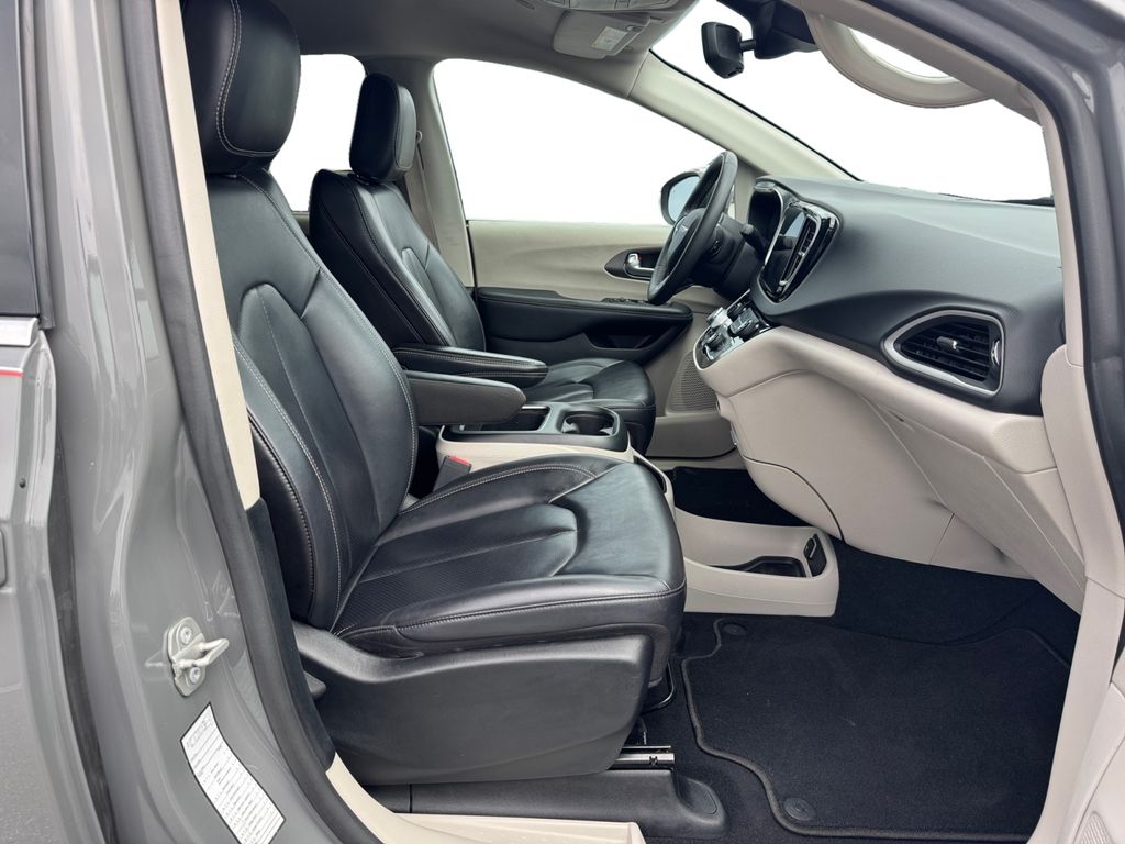 Used 2023 Chrysler Pacifica - photo 17