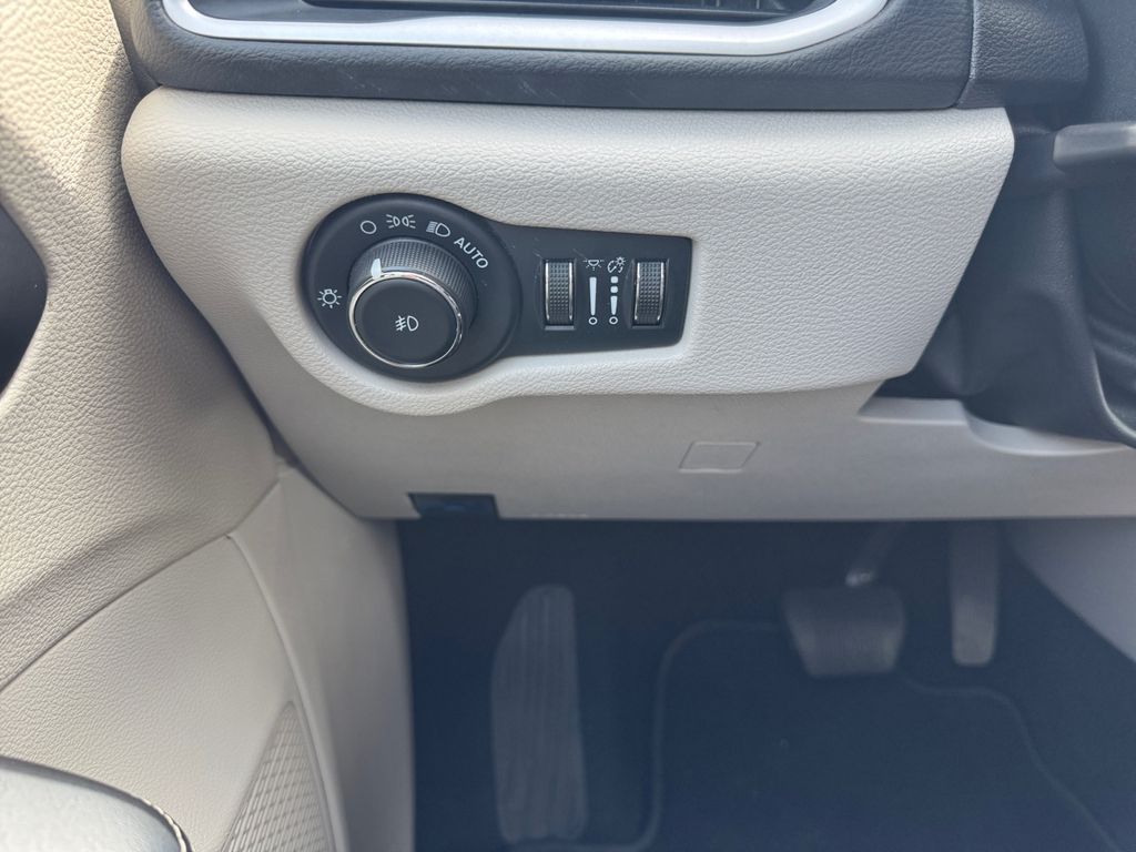 Used 2023 Chrysler Pacifica - photo 25