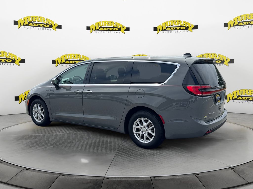 Used 2023 Chrysler Pacifica - photo 5