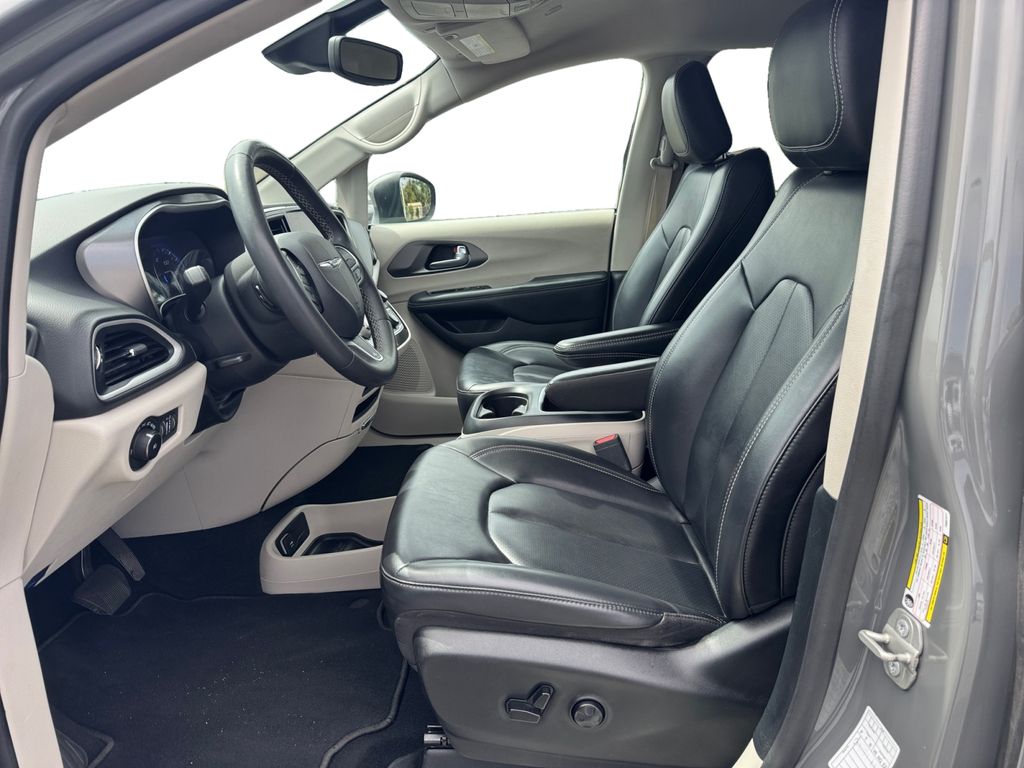 Used 2023 Chrysler Pacifica - photo 11