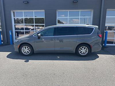 Used 2023 Chrysler Pacifica - photo 1