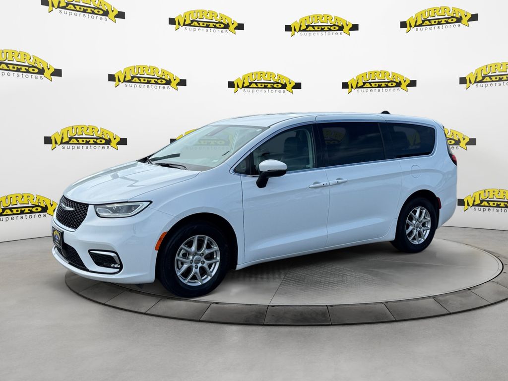Used 2023 Chrysler Pacifica - photo 5