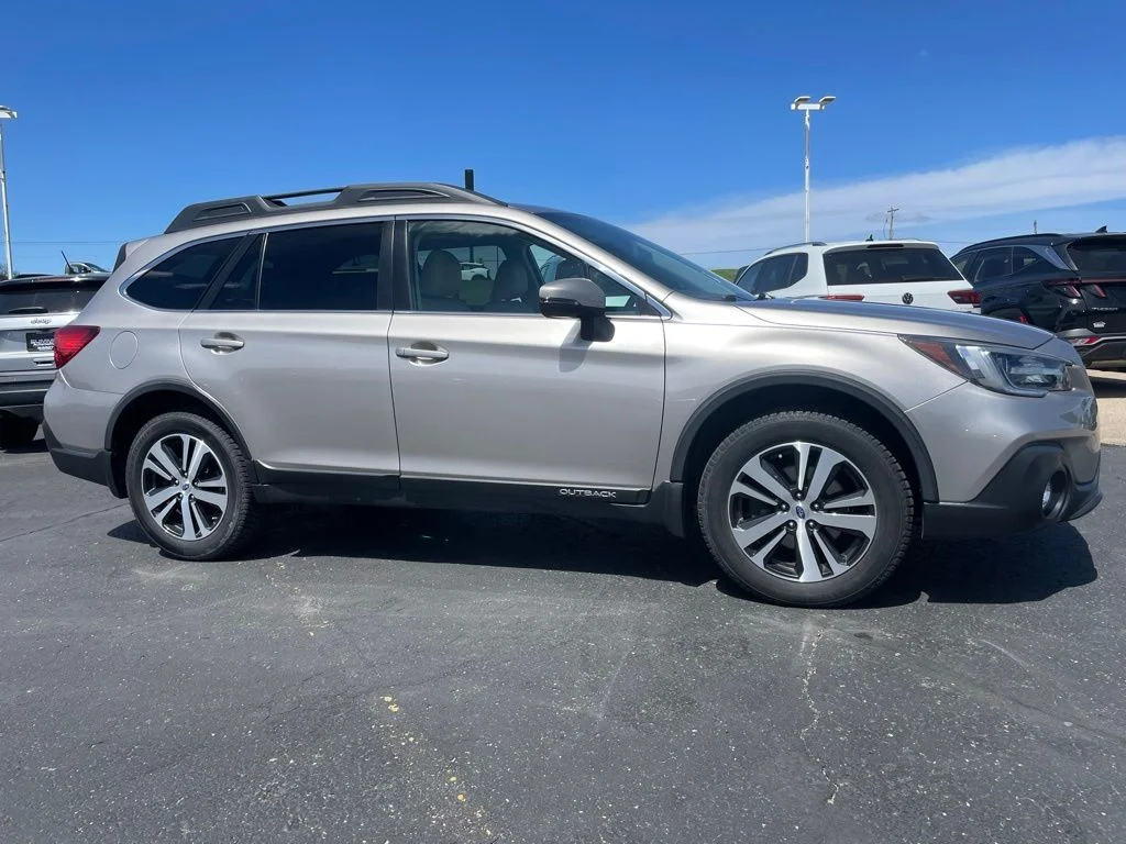 Used 2018 Subaru Outback - photo 2