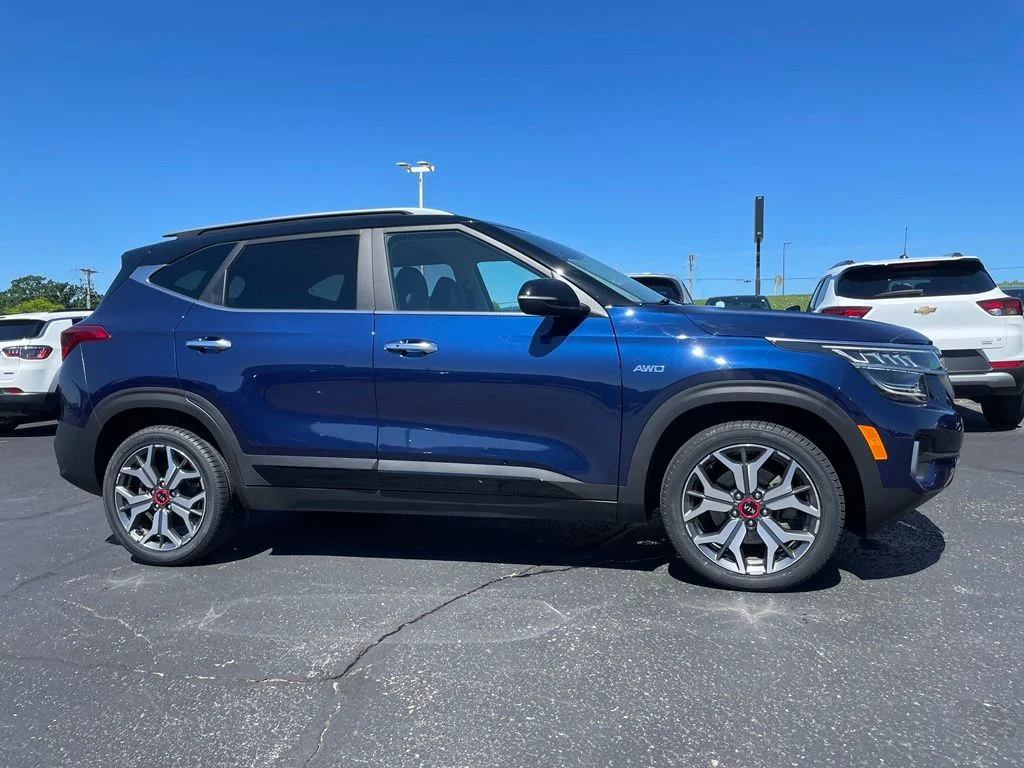 Used 2021 Kia Seltos - photo 2