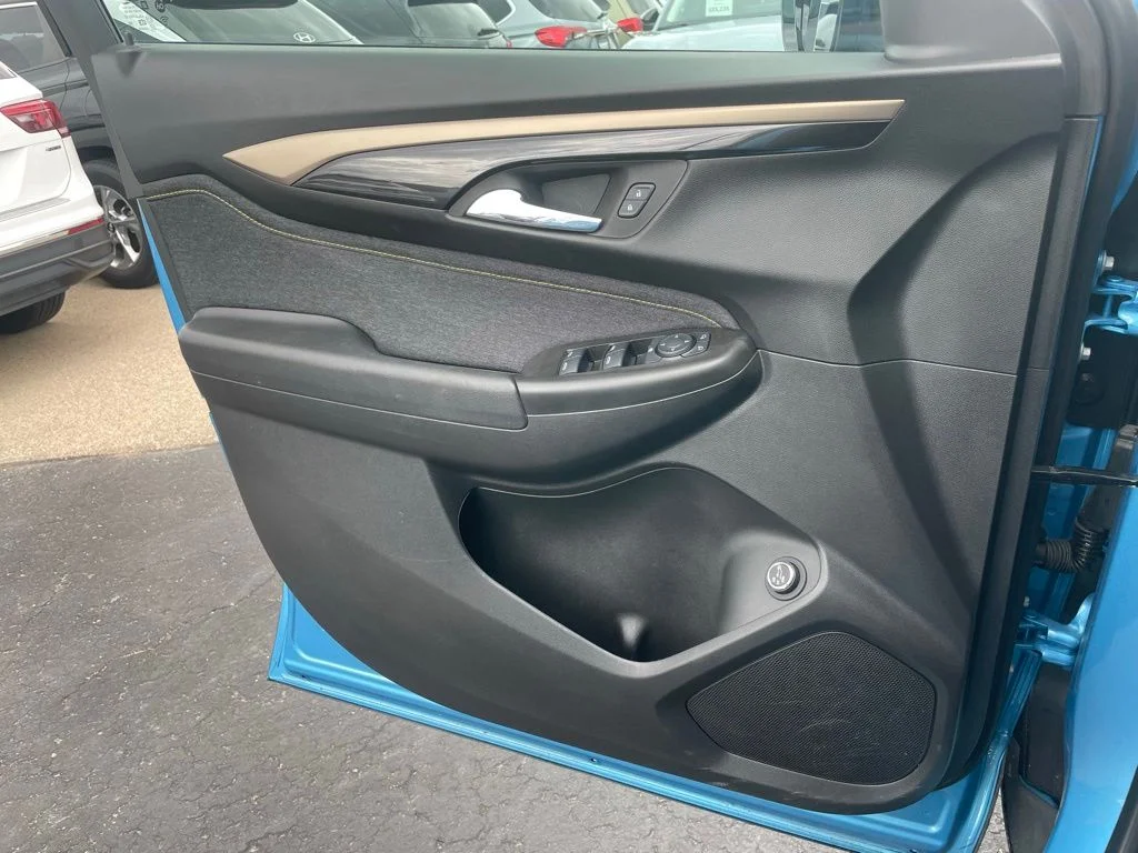 Used 2025 Chevrolet Trailblazer - photo 53