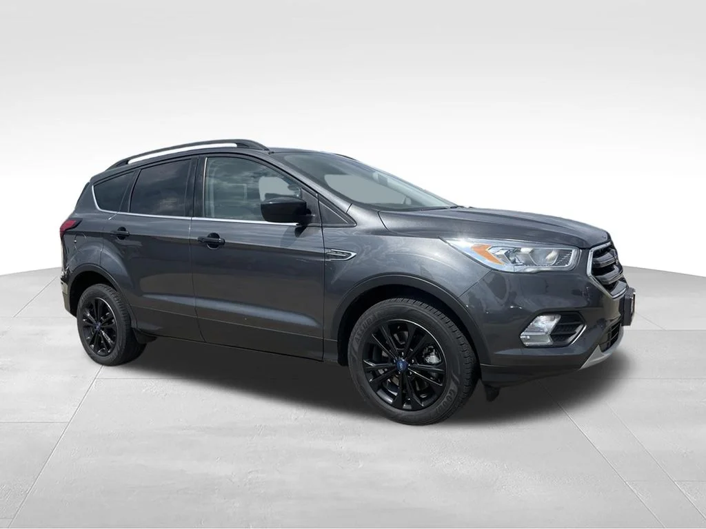 Used 2019 Ford Escape - photo 2