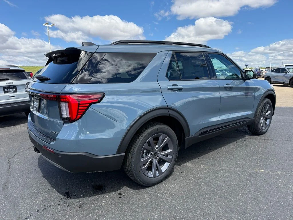 New 2026 Ford Explorer - photo 2