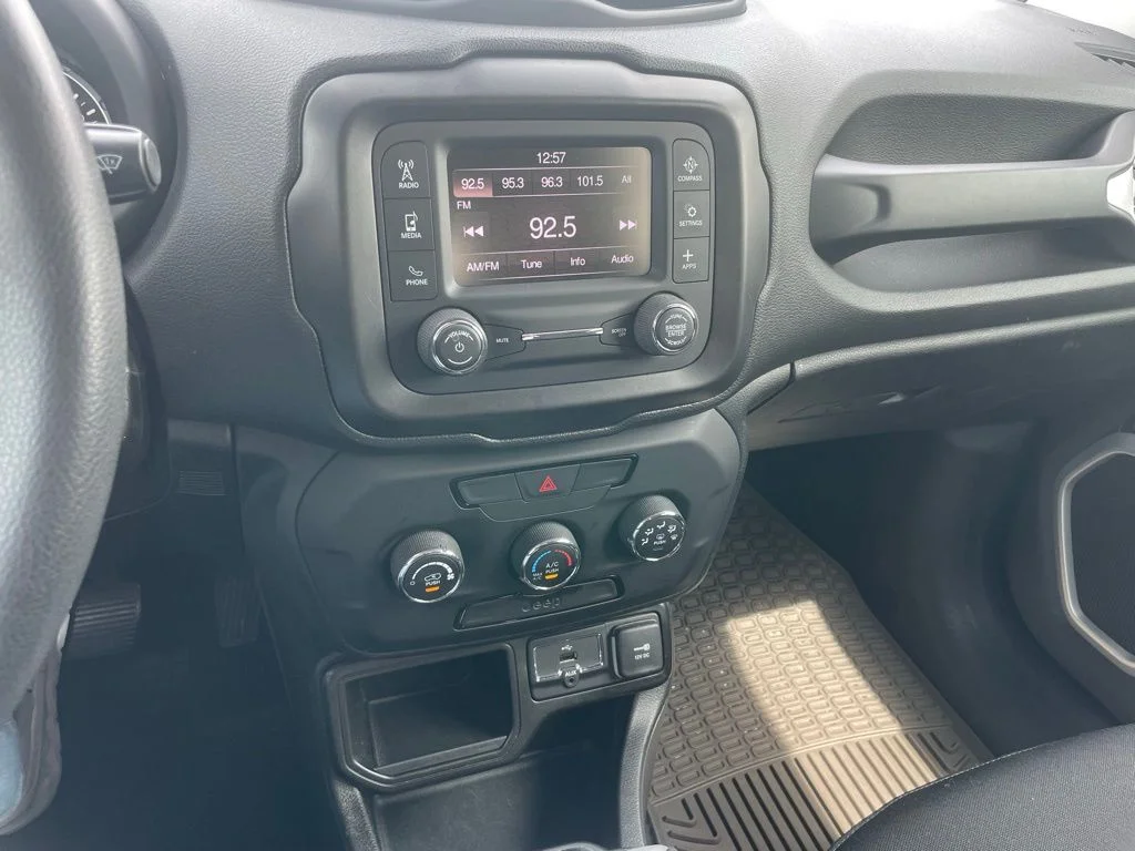 Used 2020 Jeep Renegade - photo 12