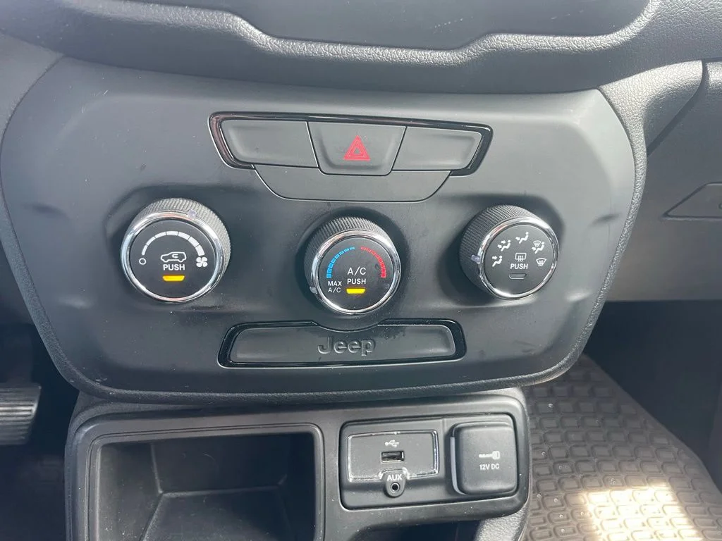 Used 2020 Jeep Renegade - photo 13