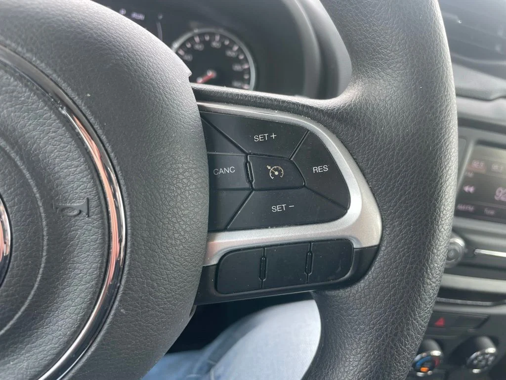Used 2020 Jeep Renegade - photo 22
