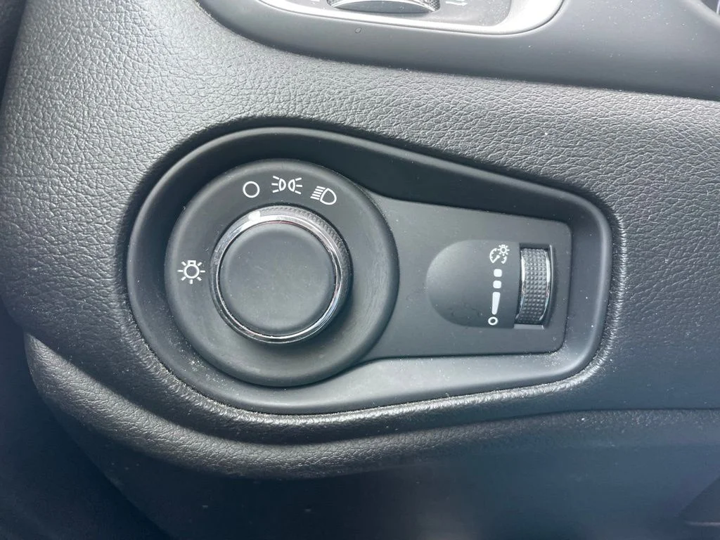 Used 2020 Jeep Renegade - photo 44