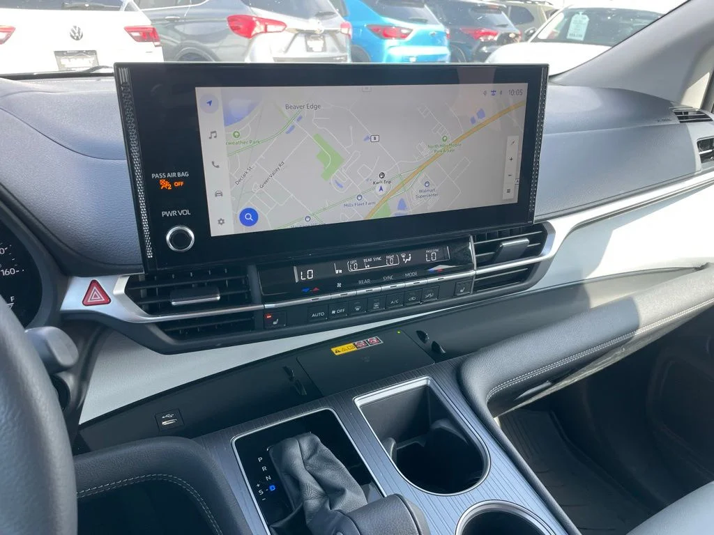 Used 2025 Toyota Sienna - photo 12