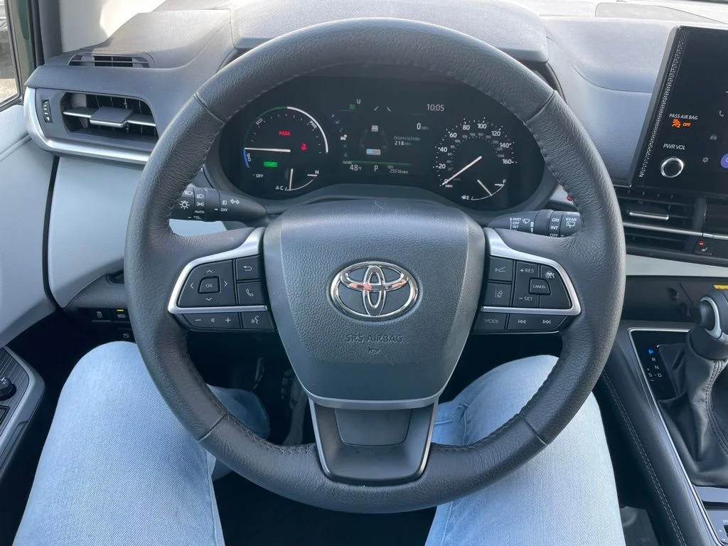 Used 2025 Toyota Sienna - photo 24
