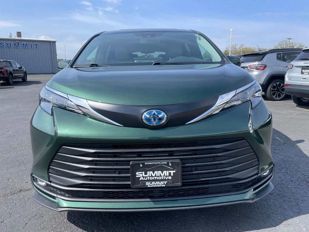 Used 2025 Toyota Sienna - photo 26