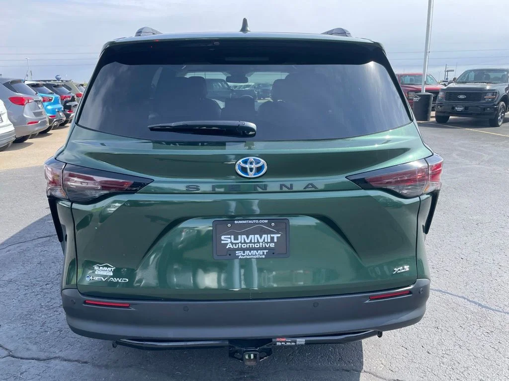 Used 2025 Toyota Sienna - photo 31