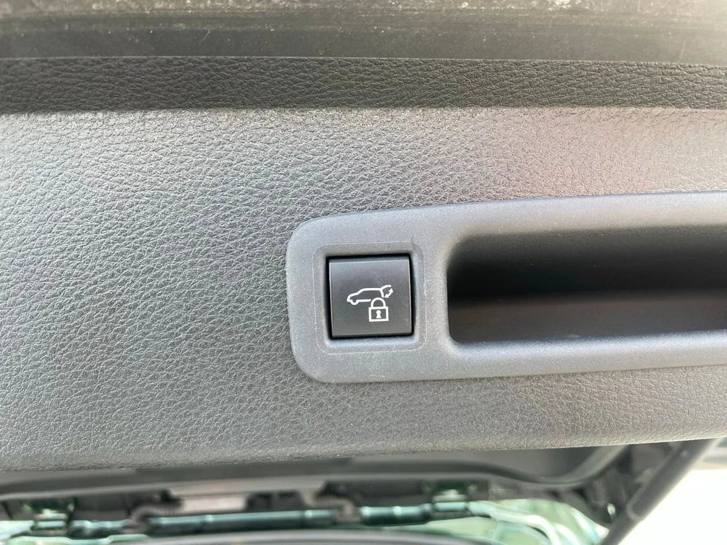 Used 2025 Toyota Sienna - photo 34