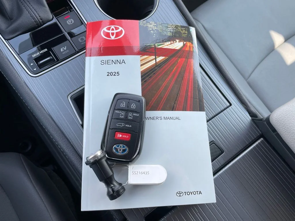 Used 2025 Toyota Sienna - photo 45