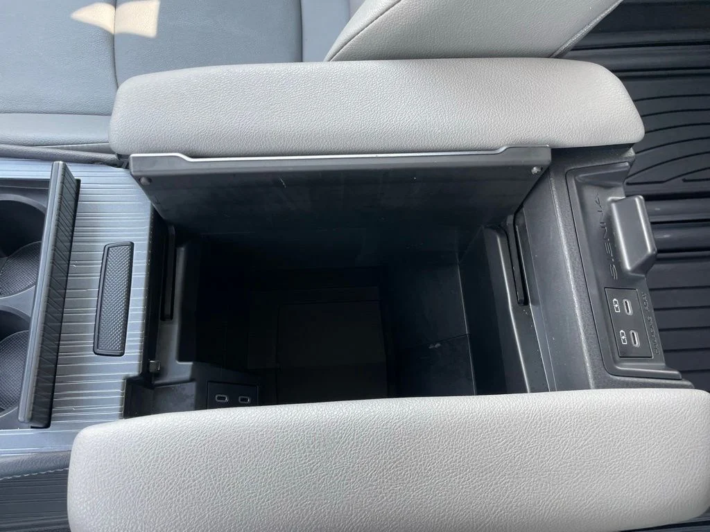 Used 2025 Toyota Sienna - photo 49