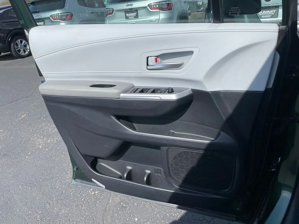 Used 2025 Toyota Sienna - photo 52