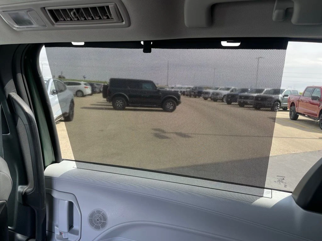 Used 2025 Toyota Sienna - photo 55