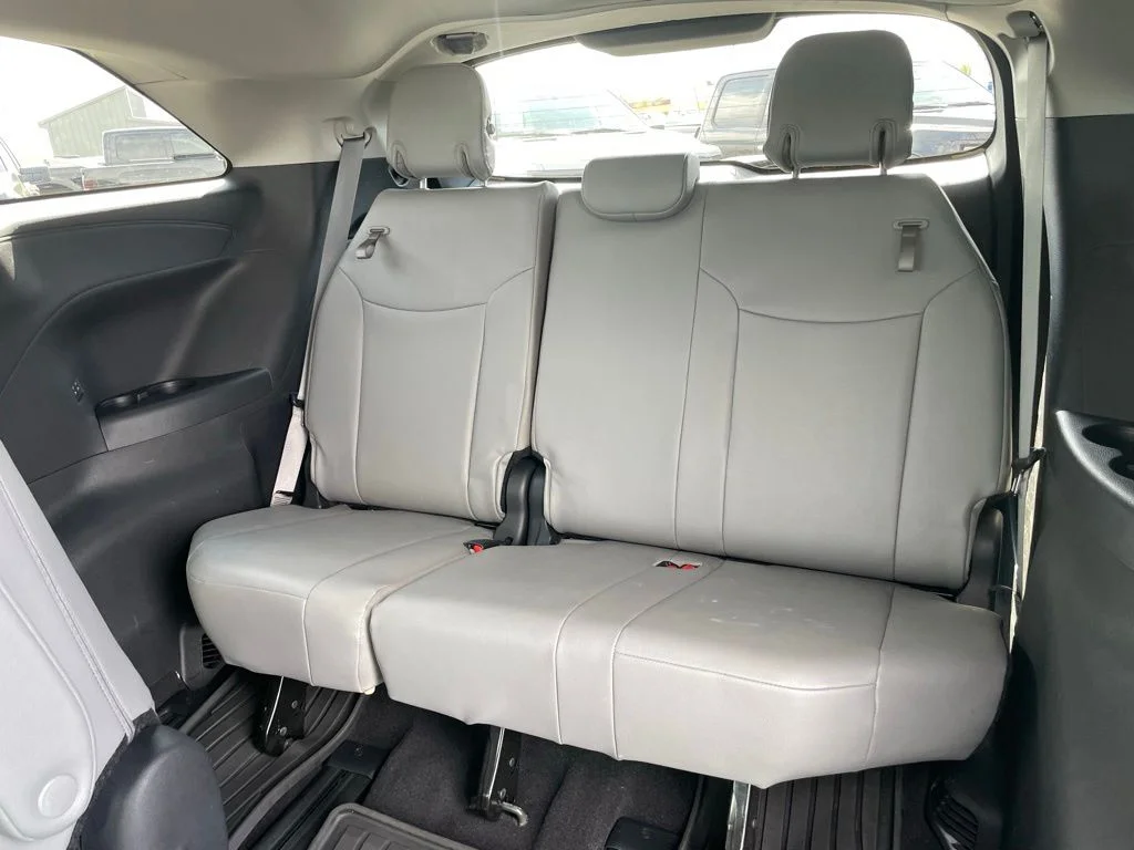 Used 2025 Toyota Sienna - photo 10