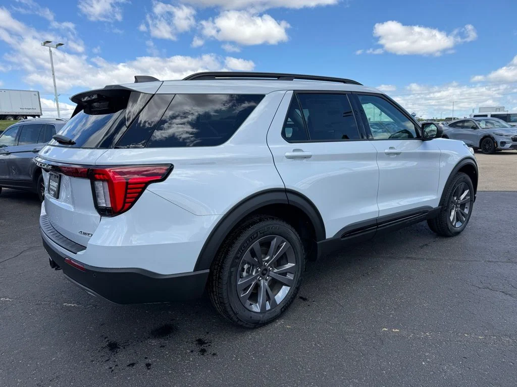 New 2026 Ford Explorer - photo 2