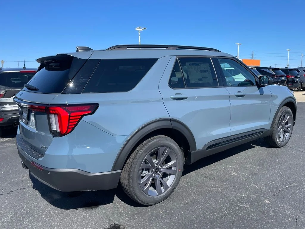 New 2026 Ford Explorer - photo 2