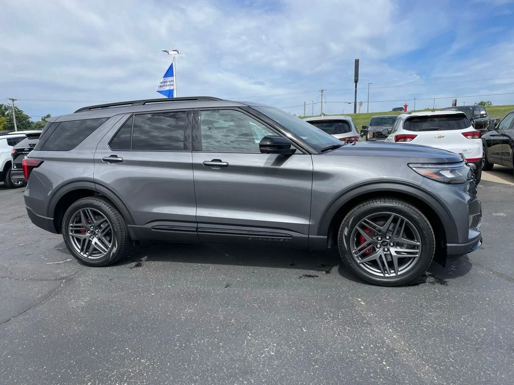 Used 2026 Ford Explorer - photo 1