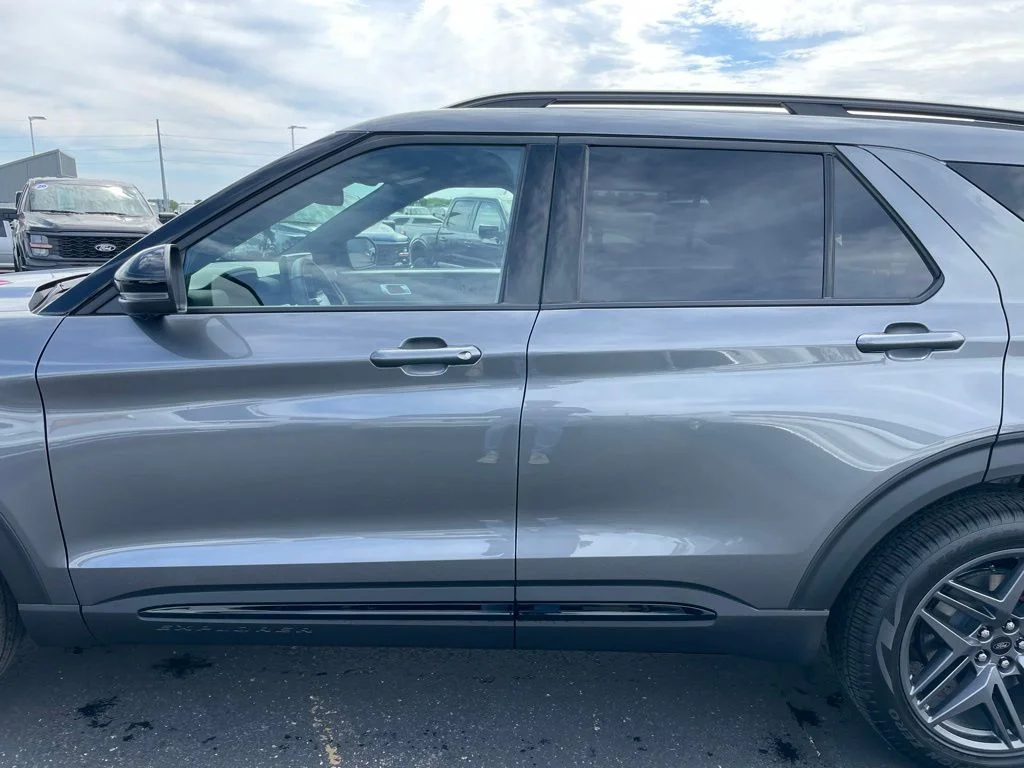Used 2026 Ford Explorer - photo 34