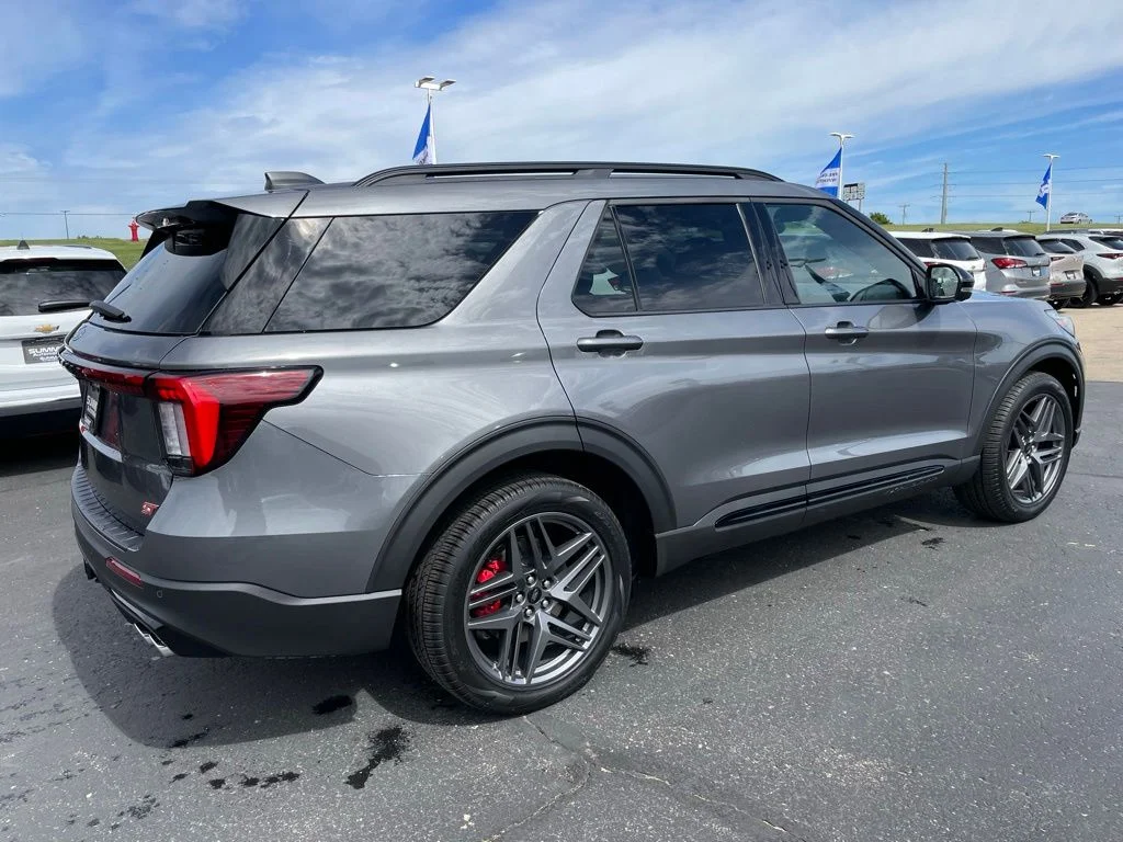 Used 2026 Ford Explorer - photo 5