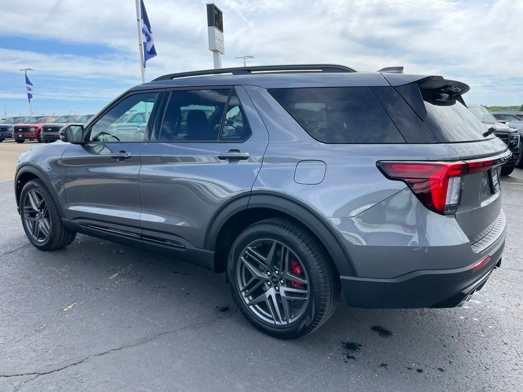 Used 2026 Ford Explorer - photo 6