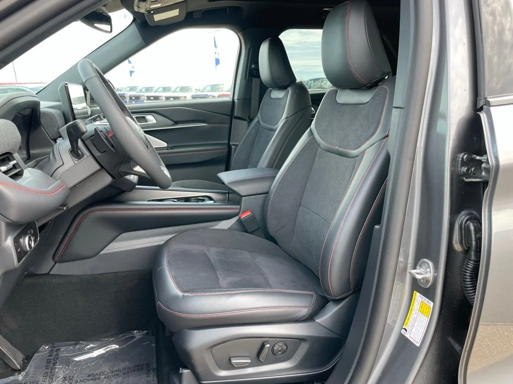 Used 2026 Ford Explorer - photo 8