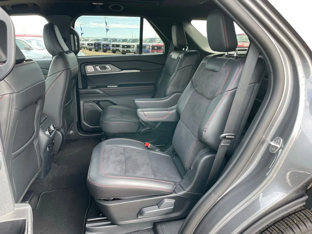 Used 2026 Ford Explorer - photo 9
