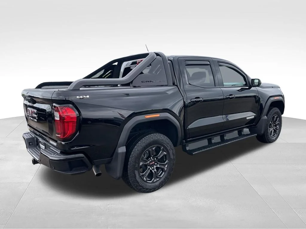 Used 2024 GMC Canyon - photo 2