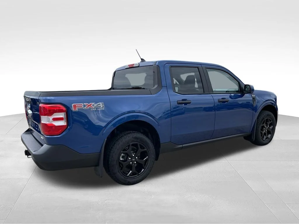 Used 2023 Ford Maverick - photo 2