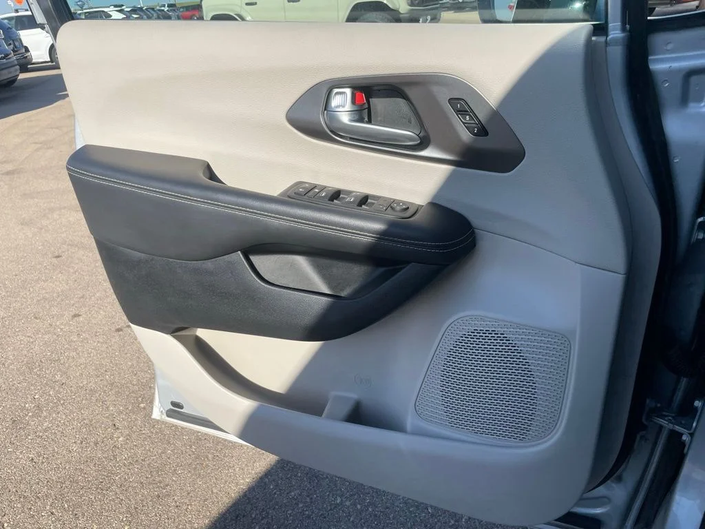 Used 2024 Chrysler Pacifica - photo 54