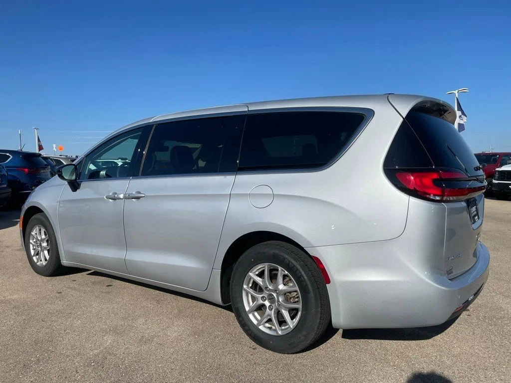 Used 2024 Chrysler Pacifica - photo 7