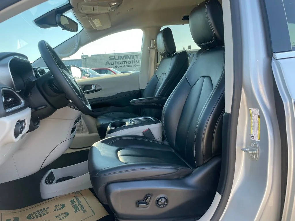 Used 2024 Chrysler Pacifica - photo 9