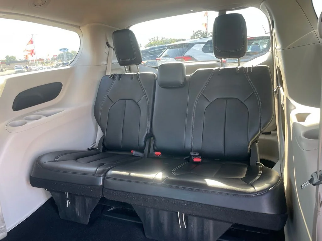 Used 2024 Chrysler Pacifica - photo 11